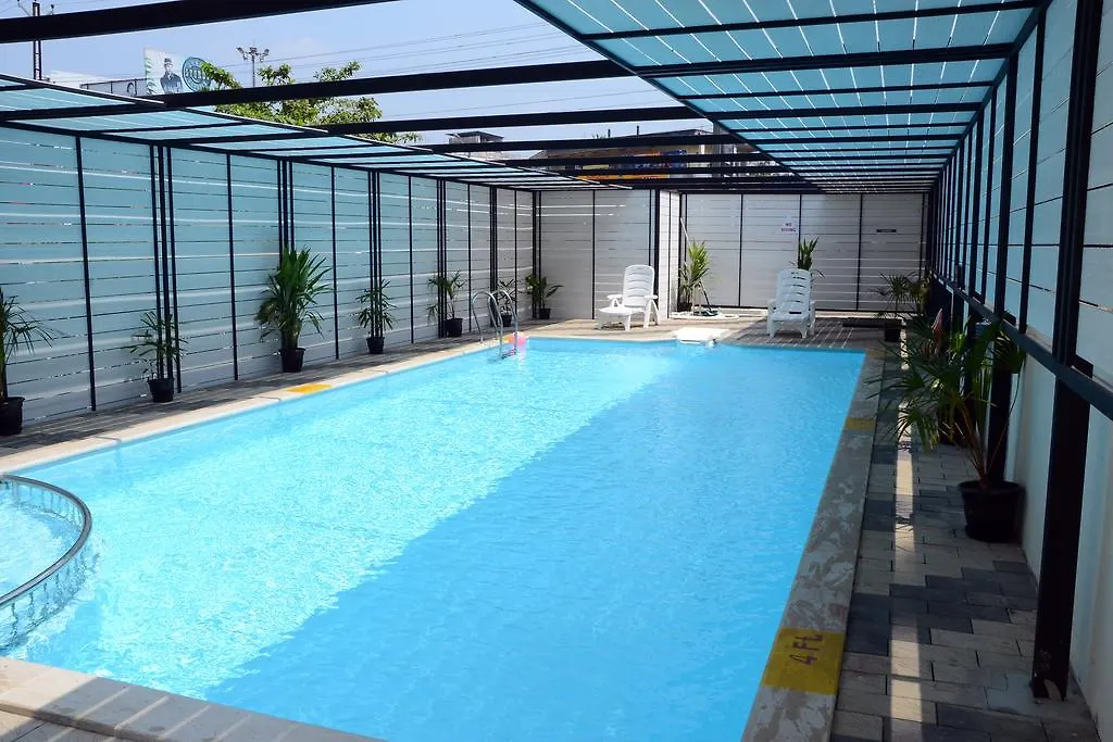 Diana Heights Luxury Hotel Nedumbassery