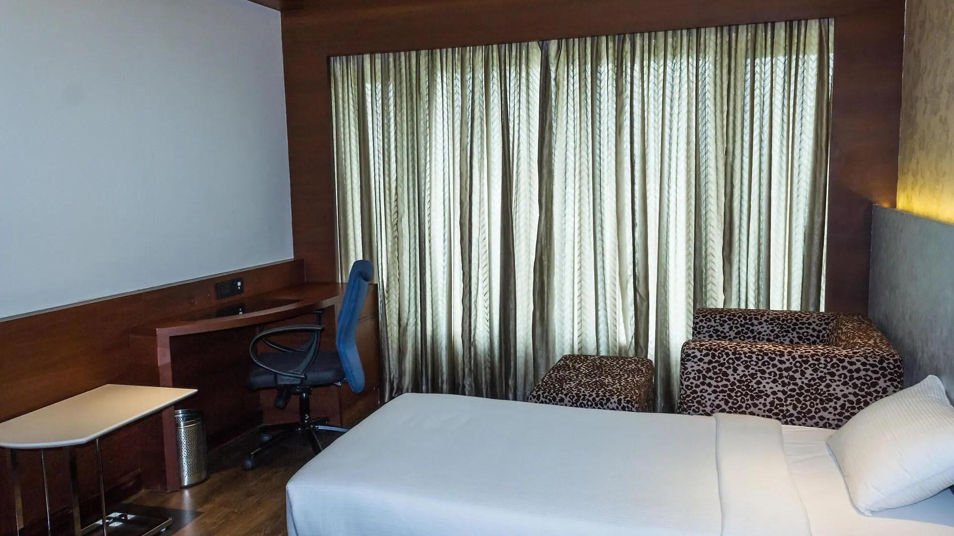 ****  Diana Heights Luxury Hotel Nedumbassery Indien