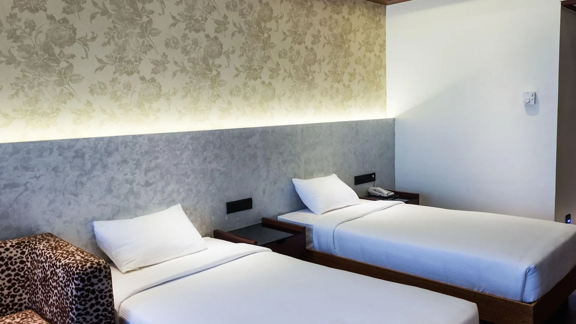 Diana Heights Luxury Hotel Nedumbassery