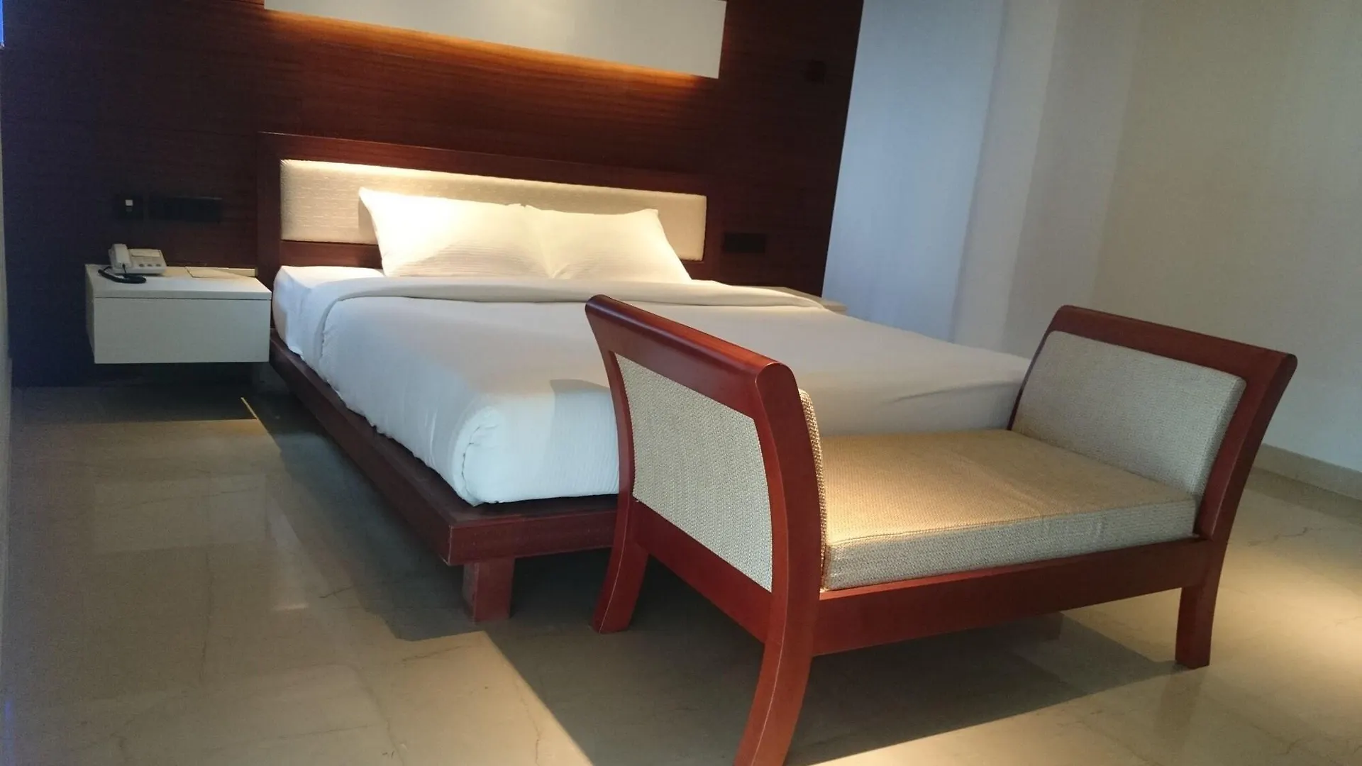 Diana Heights Luxury Hotel Nedumbassery Indien