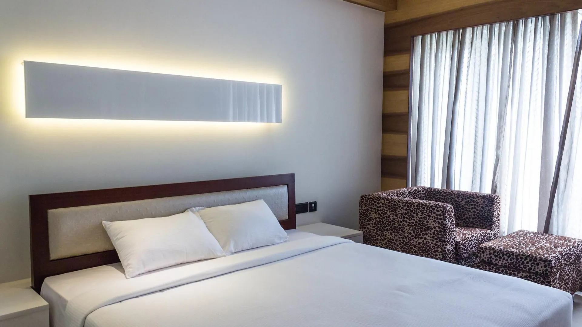 Diana Heights Luxury Hotel Nedumbassery