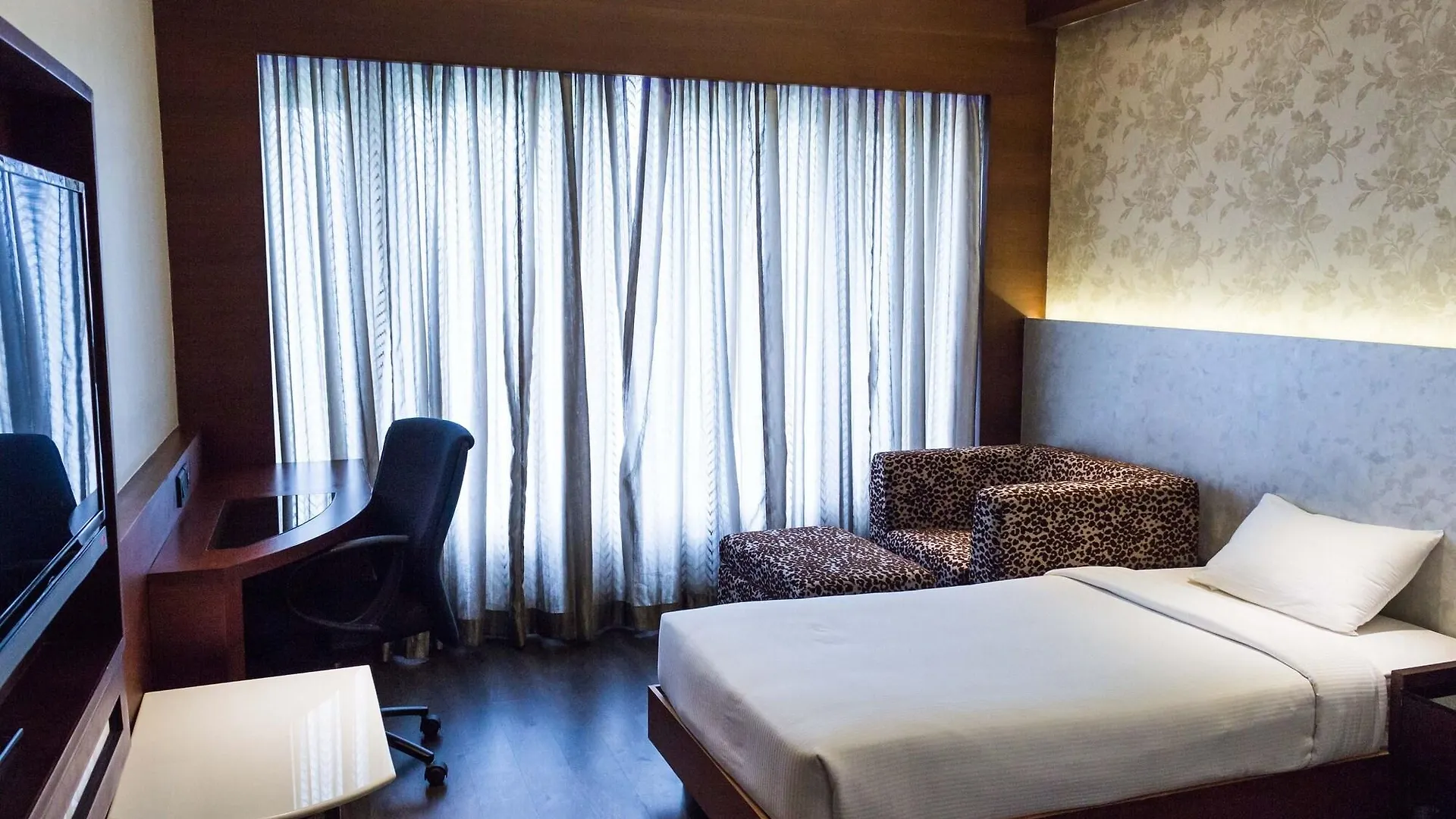 Diana Heights Luxury Hotel Nedumbassery